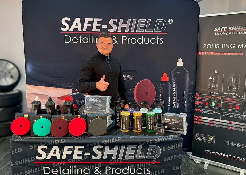 Safe-Shield beursstand met autoverzorgingsproducten