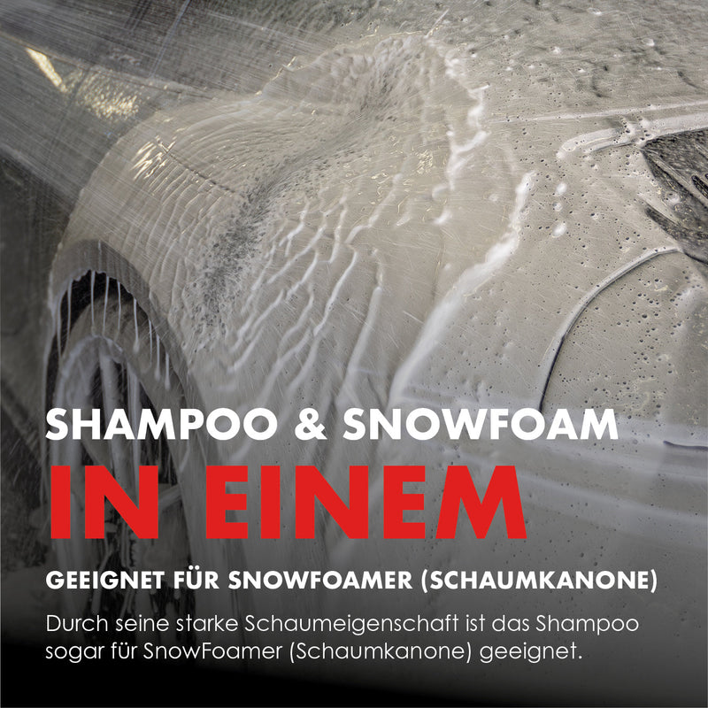 Côté d’un véhicule couvert de mousse, exemple d’utilisation de Wash & Snow Foam.